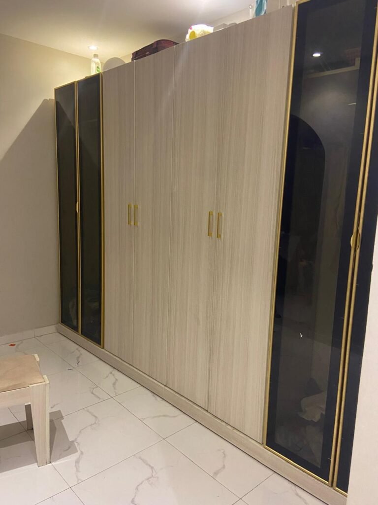 نحن نشتري الأثاث المستعمل