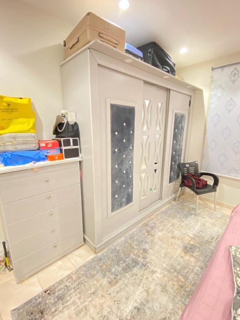 نحن نشتري الأثاث المستعمل